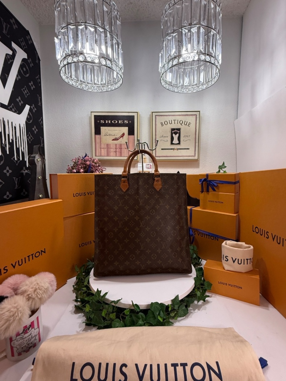 CHIC LOUIS VUITTON MONOGRAM GM TOTE! - Picture 3 of 17